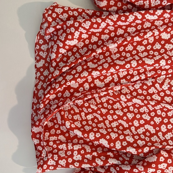 NWT Women’s All In Favor Red Floral V Neck Blouse size s - Picture 10 of 11